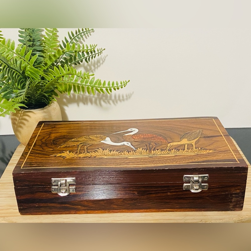 Vtg Wooden keepsake Box with inlaid Bird Design